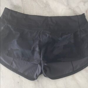 lululemon athletica hotty hot lined shorts 2.5 in
